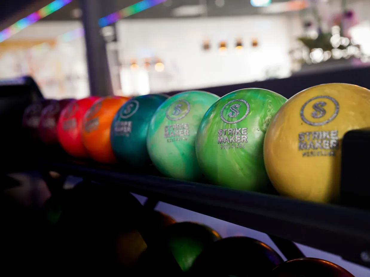 Bunte Bowling-Kugeln